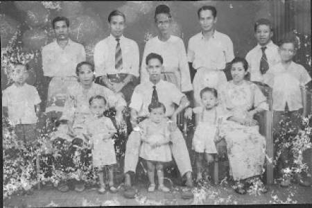 Bergambar ramai sebelum melanjutkan pengajian ke SITC (1957)